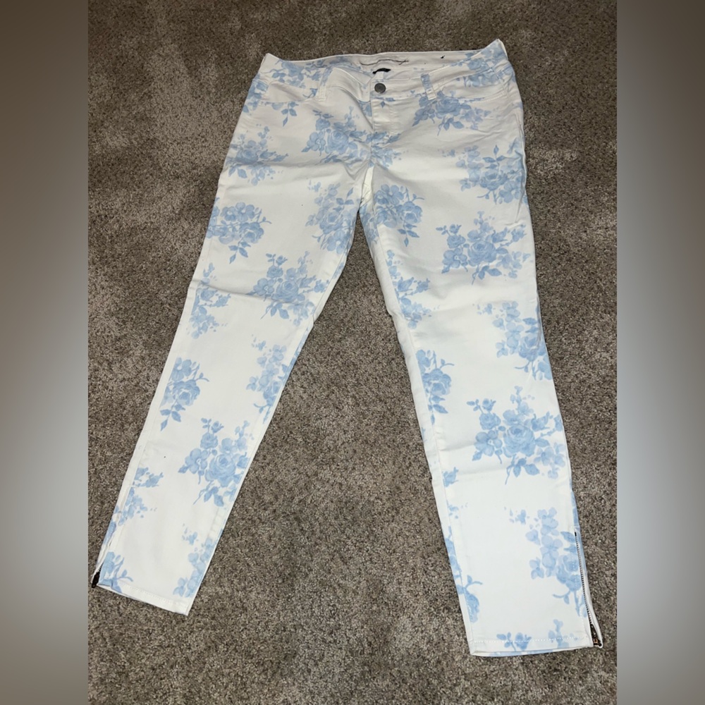 Floral Blue and White Women Jegging Jean